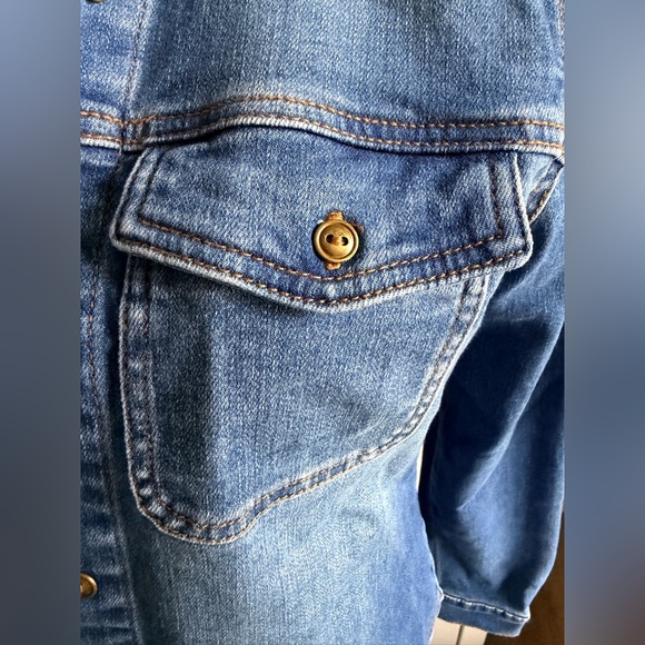 Kut From The Kloth - Women’s Classic Blue Denim Button-Down Shirt - Picture 2 of 4